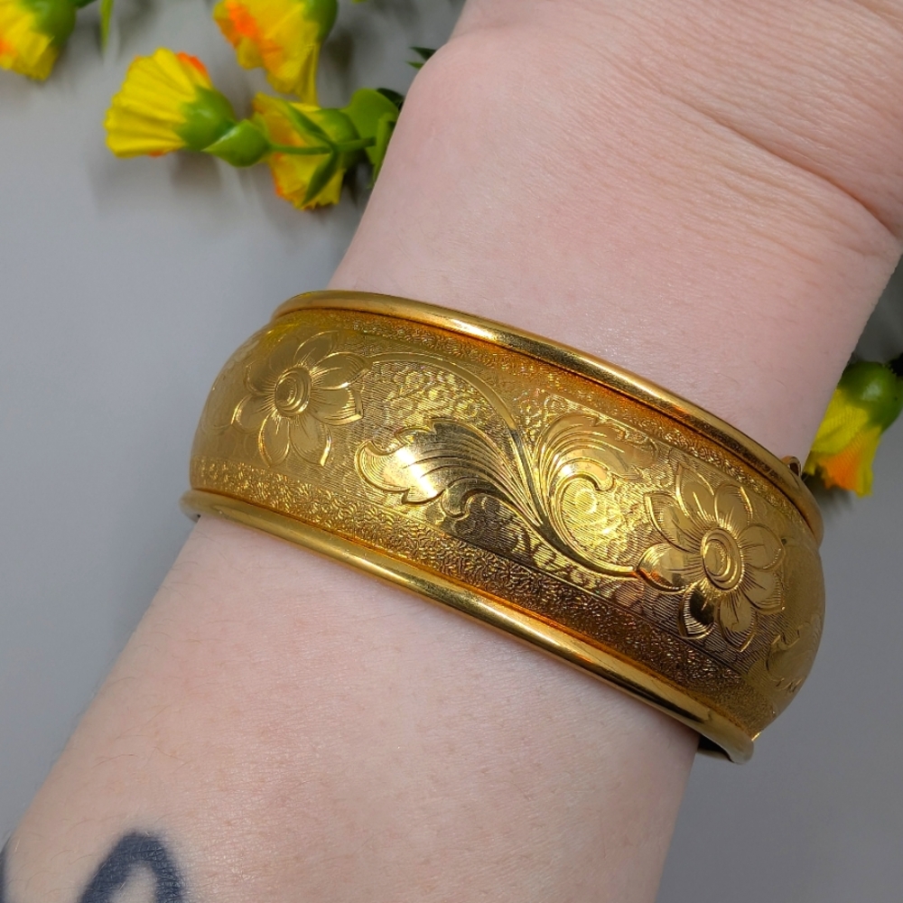 Vintage Art Nouveau Style Gold Plated Etched Floral Design Hinged Bangle